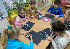 Malowanie za pomocą pasty zimowych pejzaży